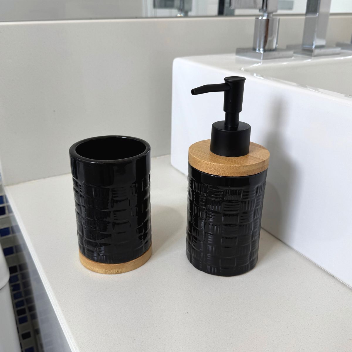 Kit Banheiro Lavabo Conjunto Saboneteira Porta Escova Porcelana 2 Peças