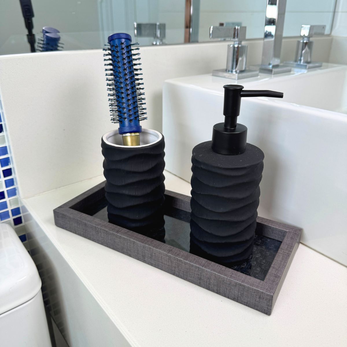 Bandeja Decorativa de Madeira com Vidro – Organização e Sofisticação