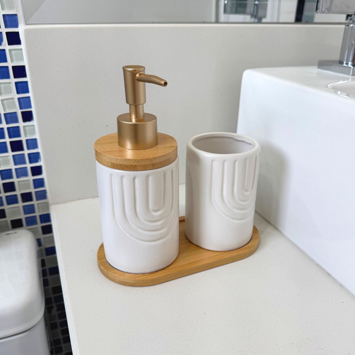 Kit Banheiro Supreme - Conjunto Porcelana Base Bambu Saboneteira Porta Escova 3 Peças