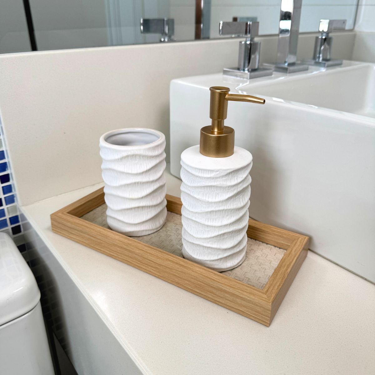 Bandeja Decorativa de Madeira com Vidro – Organização e Sofisticação