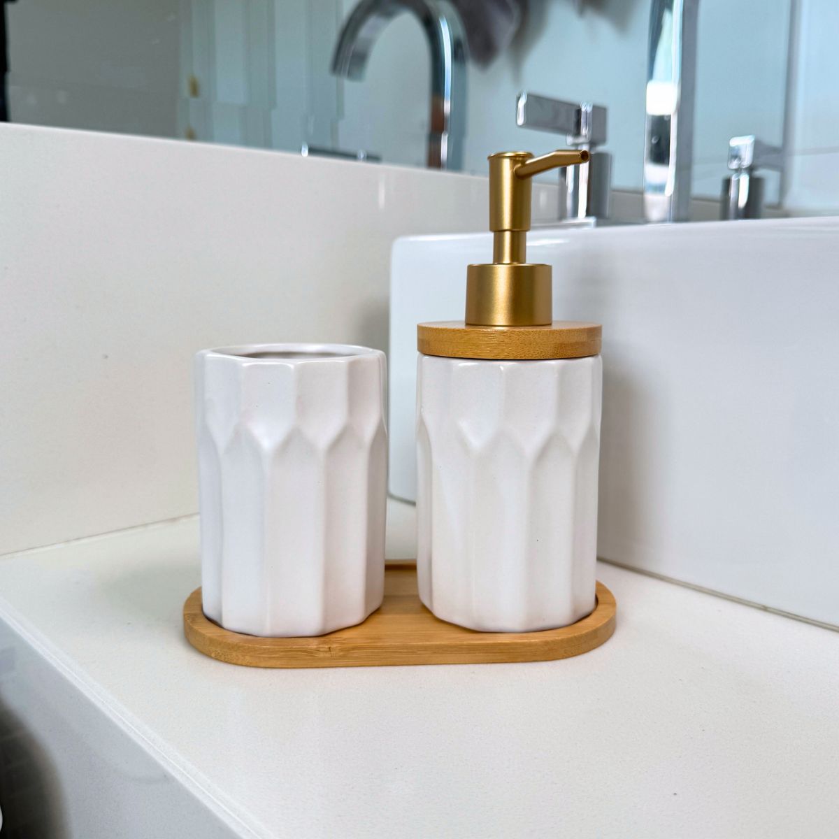 Kit Banheiro Elegance 3 Peças - Conjunto Dispenser, Porta Escova e Bandeja em Bambu
