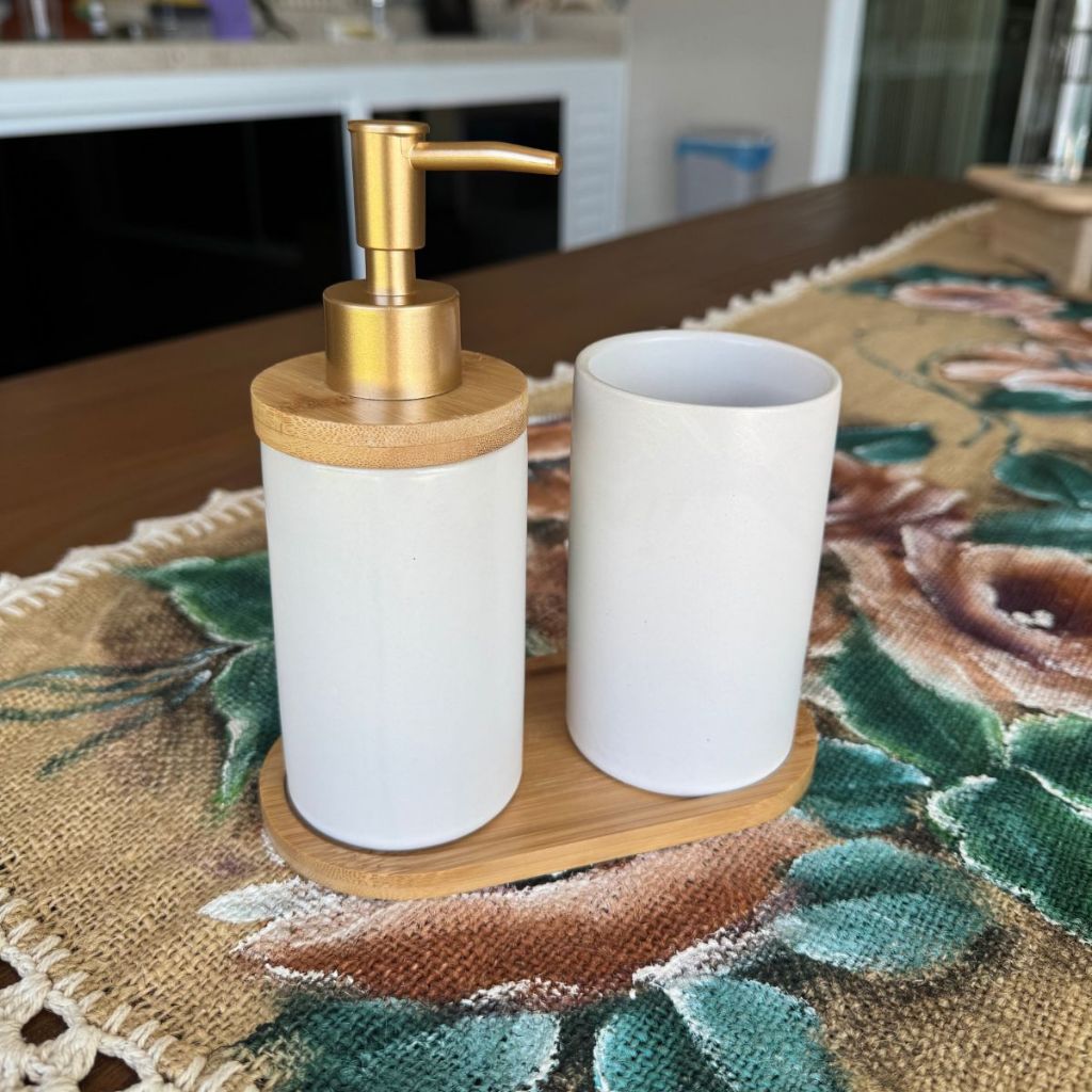 Kit Banheiro Minimalist - Conjunto Saboneteira e Porta Escova Porcelana com Base Bambu 3 Peças