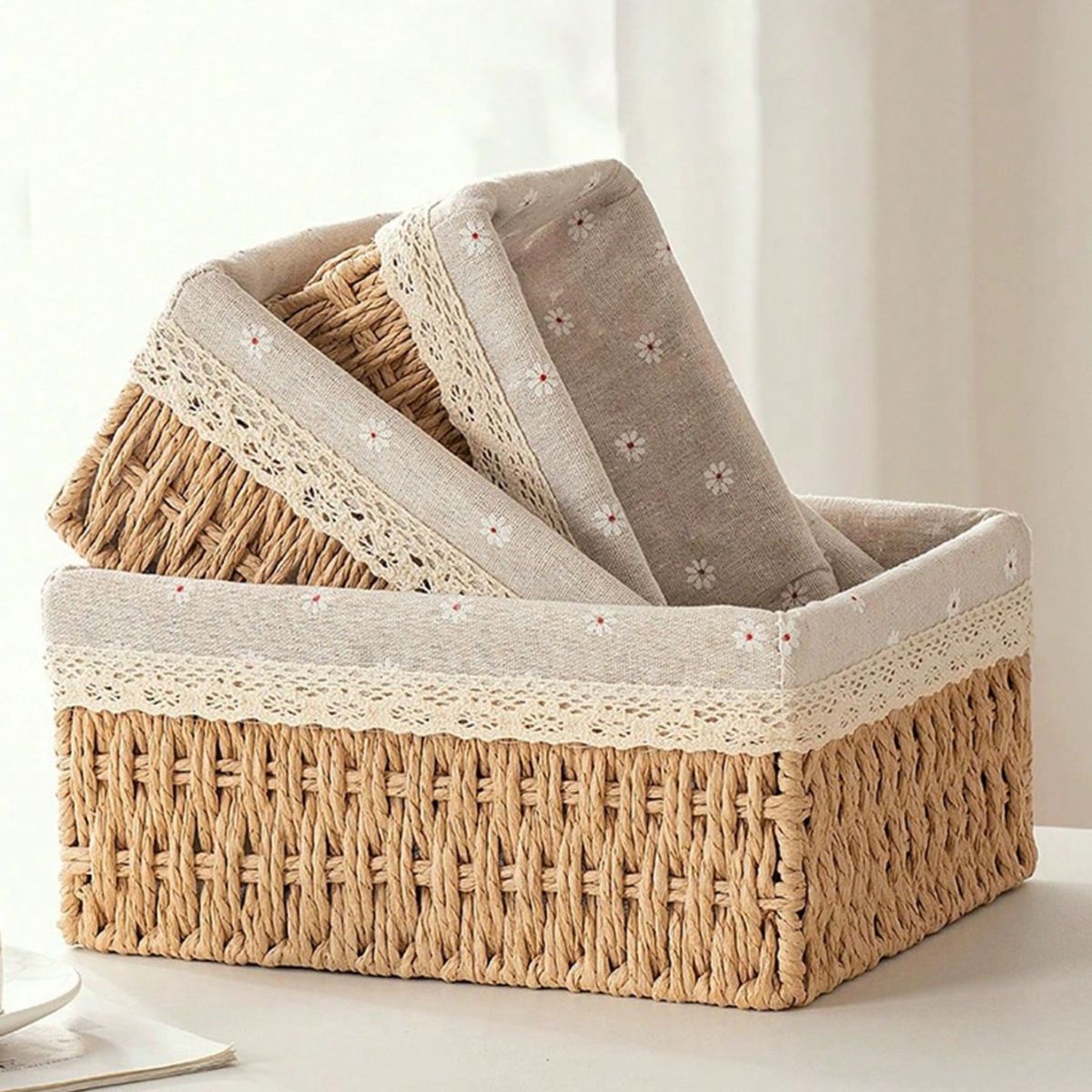 Kit 3 Cestos Organizadores de Vime com Forro em Renda – Elegância e Funcionalidade